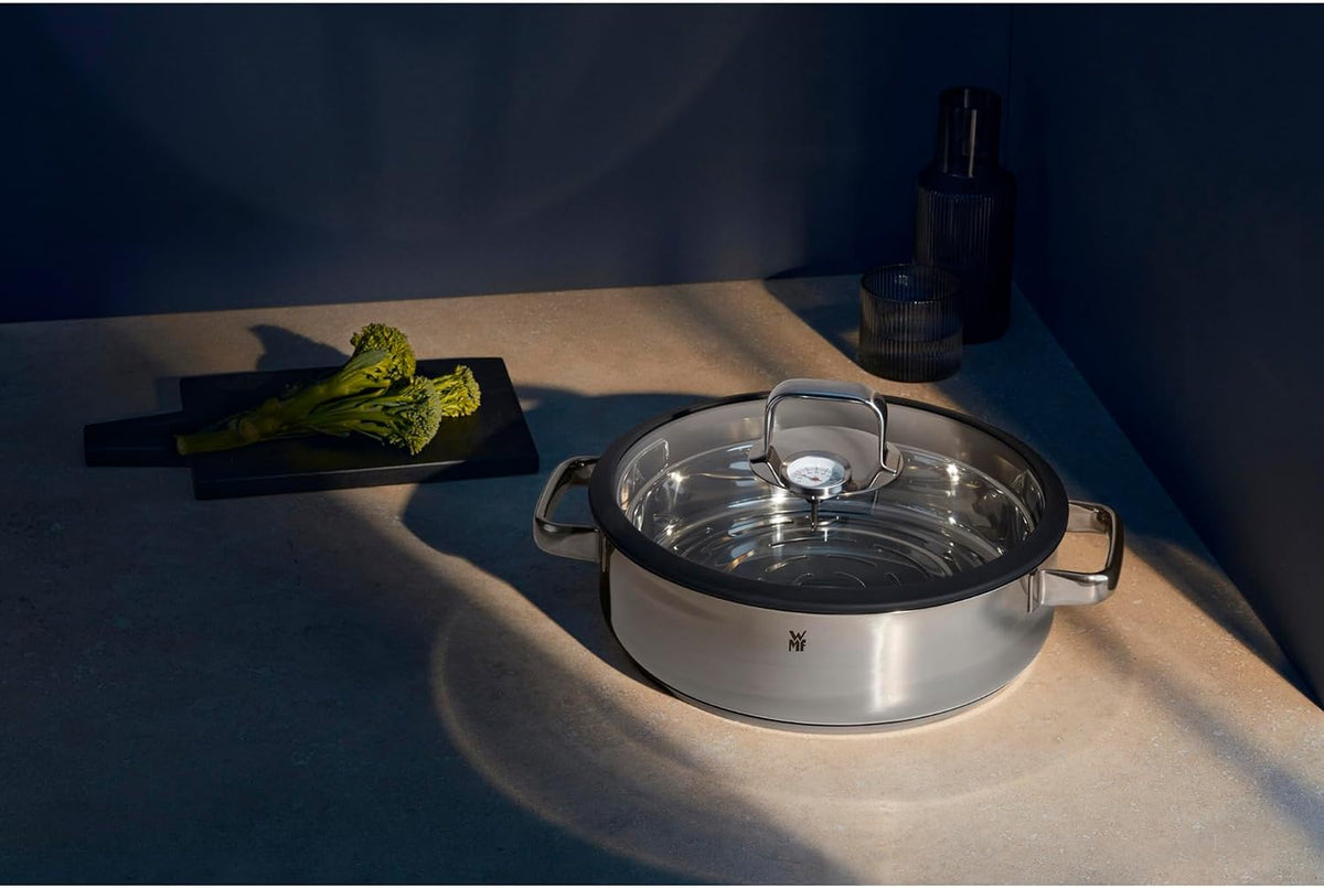 WMF Vitalis Aroma Dampfgarer 28 cm, Dampfgarer Topf, Bräter rund 5,0l, Dampfgartopf, Glasdeckel mit Silikonrand, Garthermometer, Garblech, Cromargan Edelstahl unbeschichtet, backofenfest