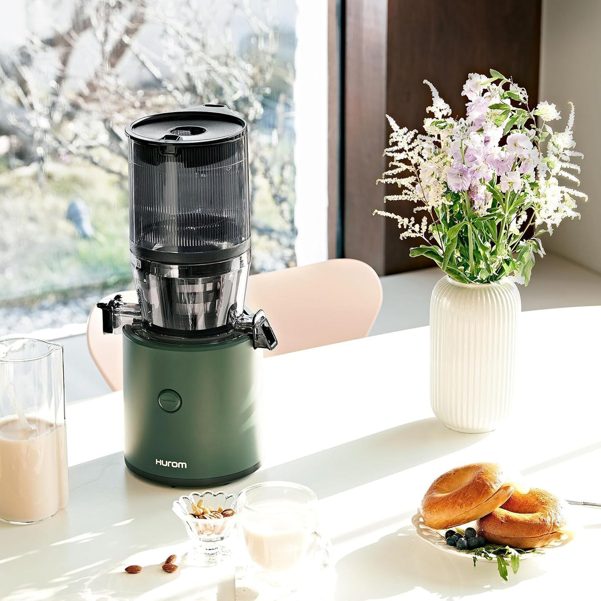 Hurom Slow Juicer | Entsafter Gemüse und Obst | H320N | Elektrische Kaltpresse | Ruhiger Motor | Leicht zu Reinigen mit Großem Behälter und Siebfilter 2L | 200 Watt | BPA Frei | Dunkelgrün