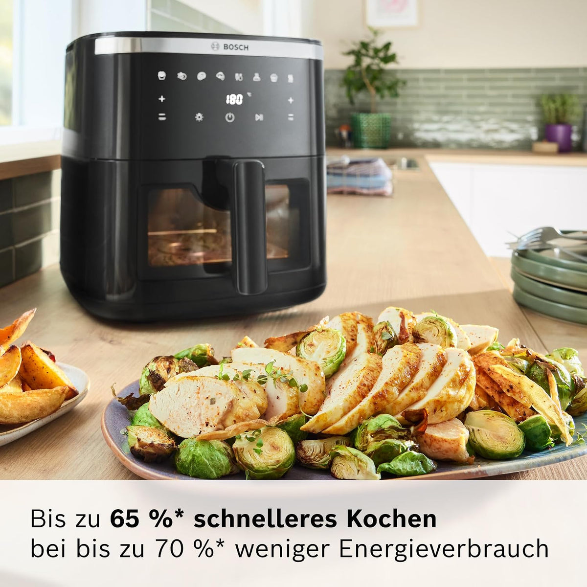 Bosch Heißluftfritteuse Serie 6, XXL 7,2 L Fassungsvermögen, 7 voreingestellte Programme, beleuchtetes Sichtfenster, bis zu 65% schnelleres Kochen, AirFryer in Schwarz, MAF671B0