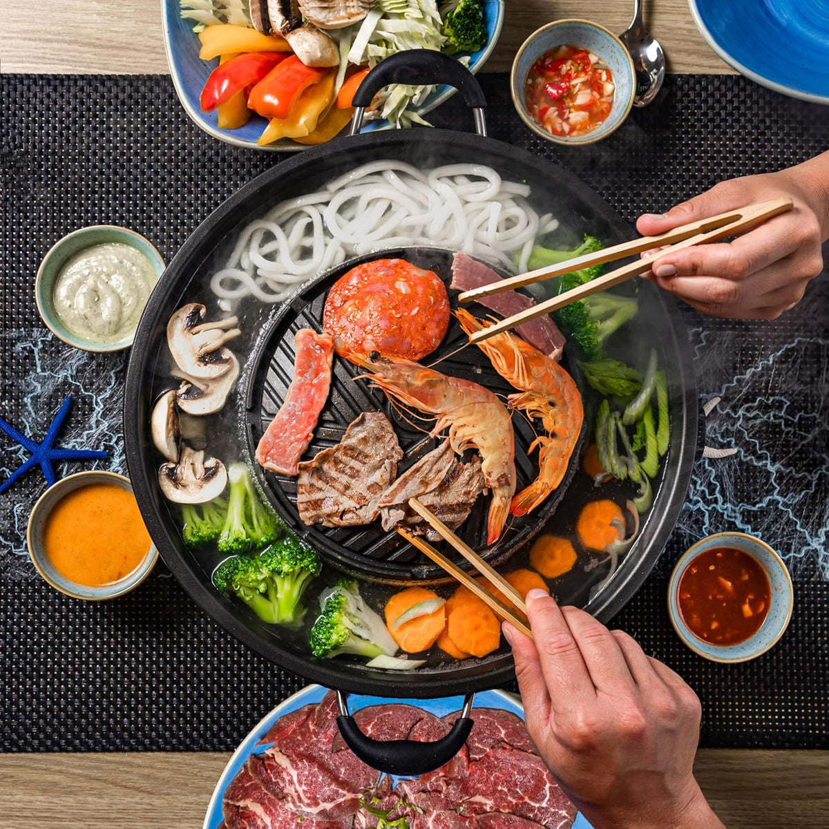 TomYang Hot Pot – Der Original Thai Grill, Designed in Germany, Schweizer Antihaftbeschichtung, mehr als 100 Anleitungsvideos & Rezepte. Korean BBQ, Hotpot, Mookata Thai Hot Pot Topf